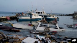 Embarcaciones dañadas por el huracán Beryl se adentran en el agua en Bridgetown Fisheries, Barbados, el 2 de julio de 2024. (Foto AP/Ricardo Mazalan, Archivo)