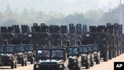 Desfile militar en Naypytaw, Birmania, el 27 de marzo de 2023. (AP Photo/Aung Shine Oo, File).